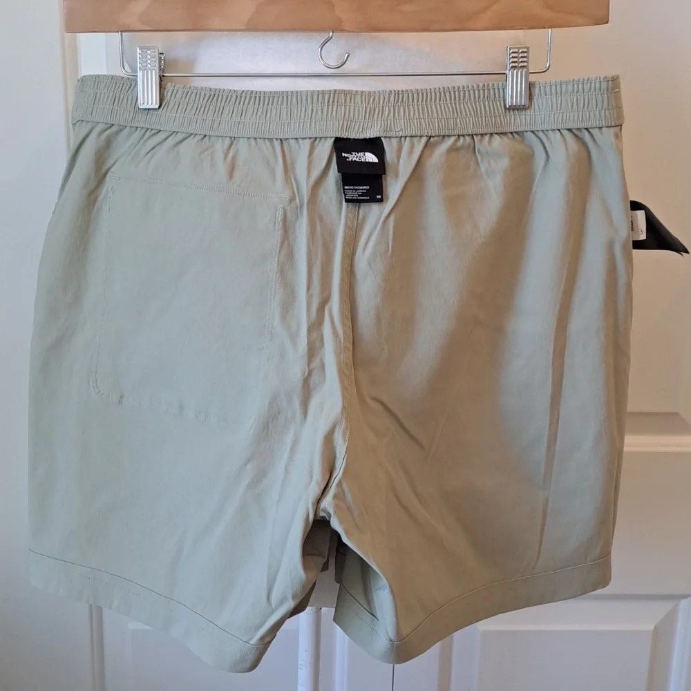 NWOT The North Face Mens Performance‎ Athletic/Hiking/Gym Sage 6.5